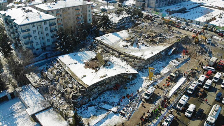 Deprem Felaketinin 8. Gününde Vefat Sayısı 31 Bin 643’e Ulaştı