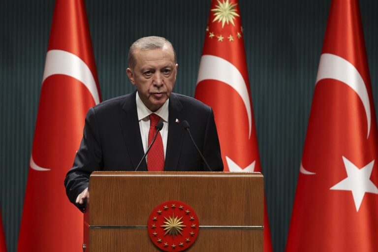 Erdoğan: “Son bir asırdır yaşadığımız 1939 Erzincan depreminden sonraki en büyük felaketle sarsıldık”
