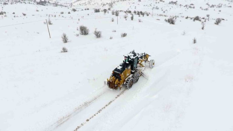 Erzincan’da kar ve tipiden kapanan 239 köy yolu ulaşıma açılıyor