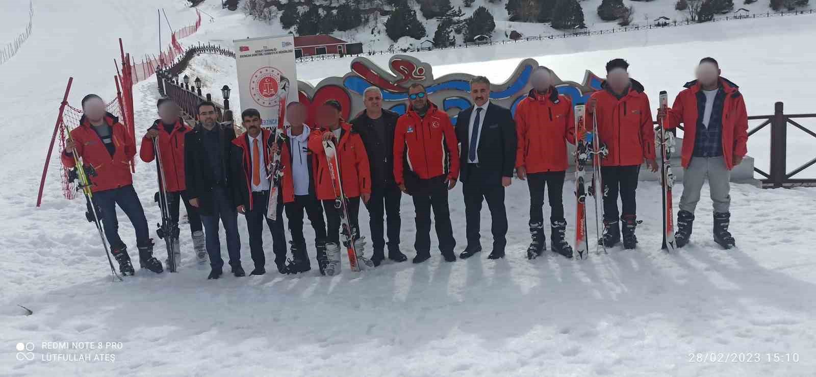 Erzincan’da yükümlülere yönelik kayak etkinliği düzenlendi