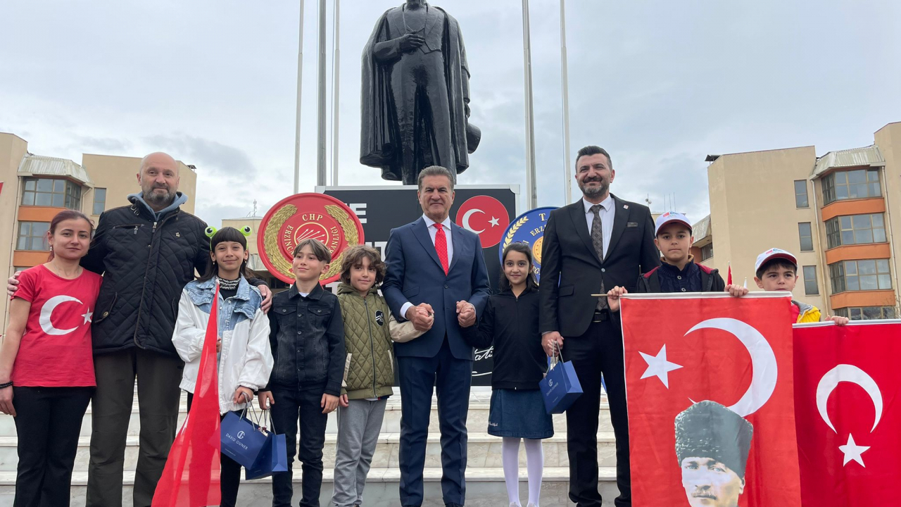 CHP’den Atatürk Anıtı Önünde Bayram Kutlaması