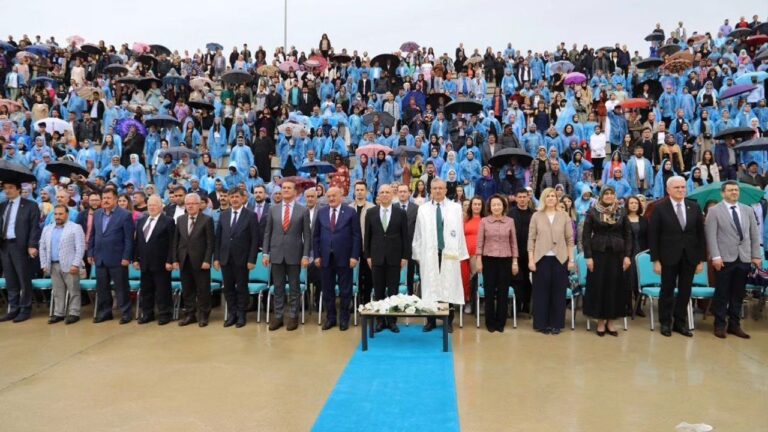 Erzincan Binali Yıldırım Üniversitesi’nde Mezuniyet Töreni Düzenlendi