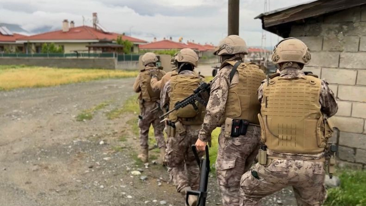 Erzincan’da Odunluğa Saklanan Silahlar Ele Geçirildi
