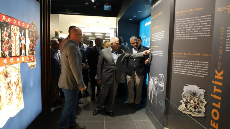 Son Başbakan Yıldırım, Erzincan Müzesini Ziyaret Etti