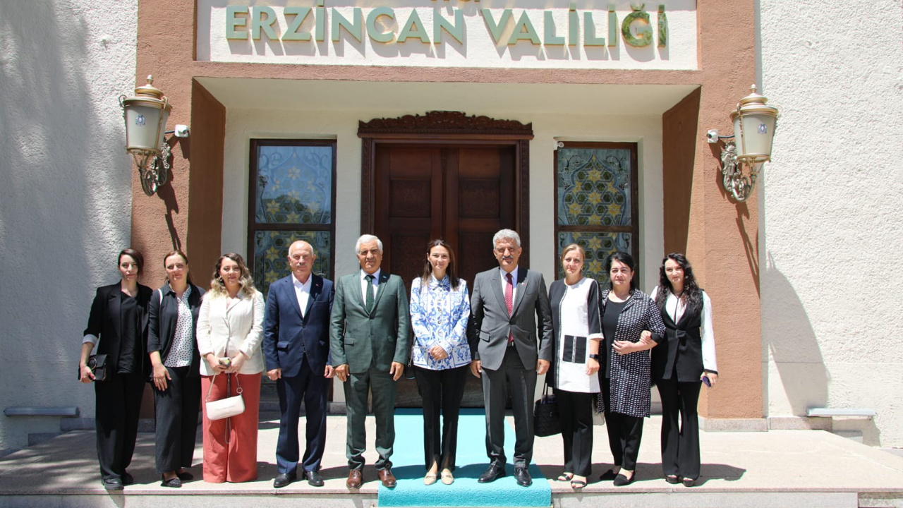 Azerbaycan Milletvekili Pashayeva Vali Makas’ı Ziyaret Etti