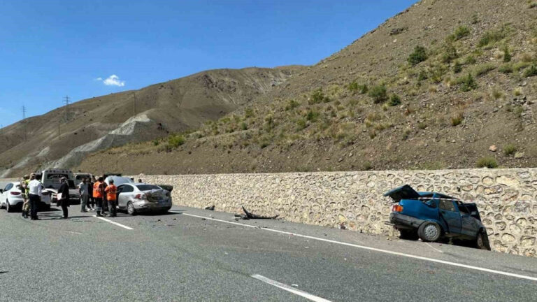 Erzincan’da trafik kazası: 1 ölü, 6 yaralı