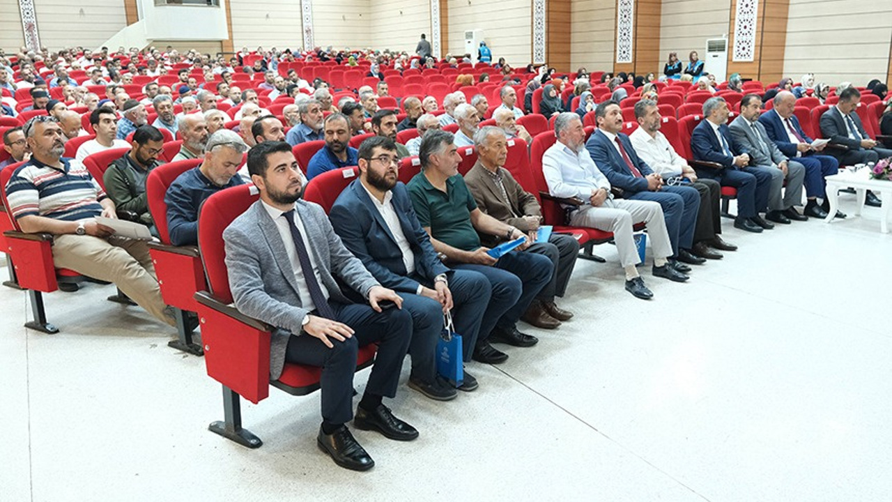 Mevlid-i Nebî Haftası ve Camiler ve Din Görevlileri Haftası Nedeniyle Konferans Düzenlendi