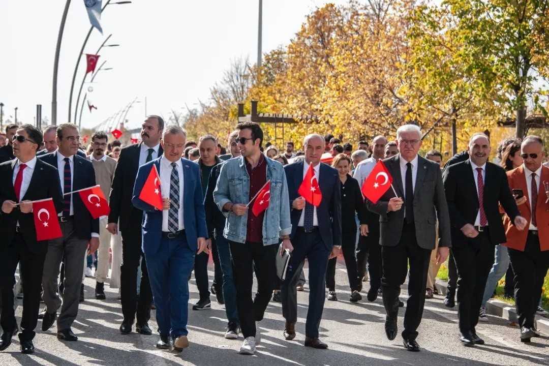 EBYÜ’de Cumhuriyet Yürüyüşü