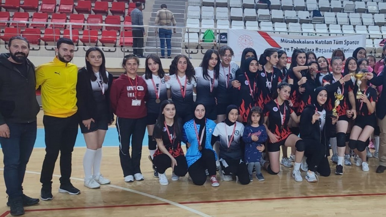 Liselerde Voleybol Heyecanı