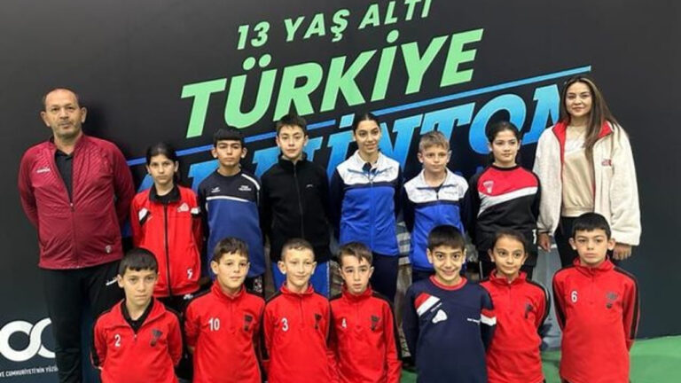 Bizim Çocuklar Badminton’da Esiyor