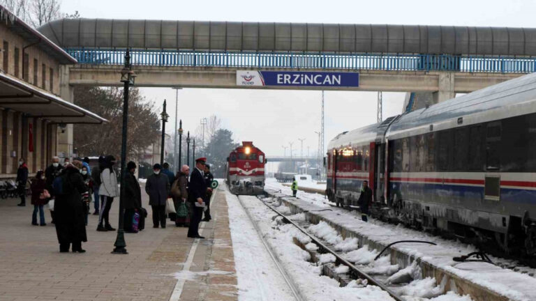Tren Geçiyor Erzincan Bakıyor!