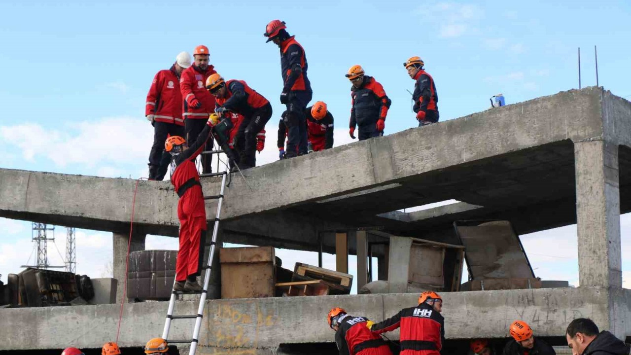 Erzincan’da Gerçeği Aratmayan Deprem Tatbikatı