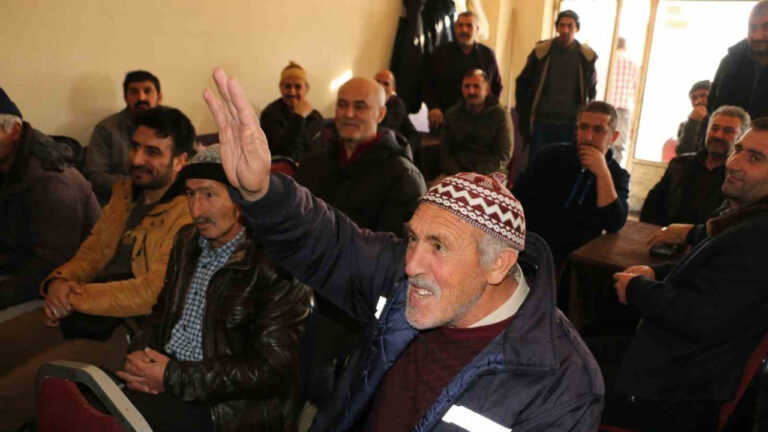 Kargın Beldesinde Çiftçi Bilgilendirme Toplantısı Düzenlendi