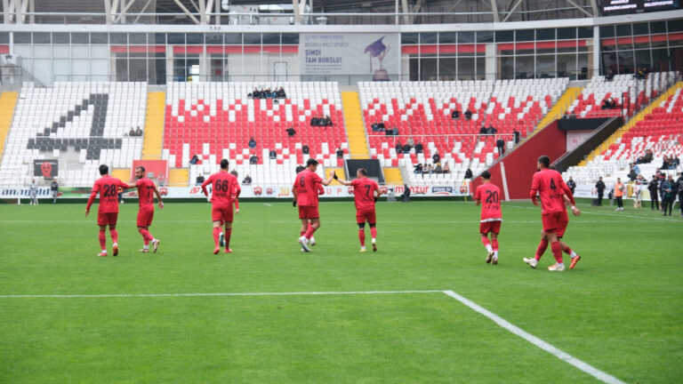 Stadın Zemini Göz Kamaştırıyor