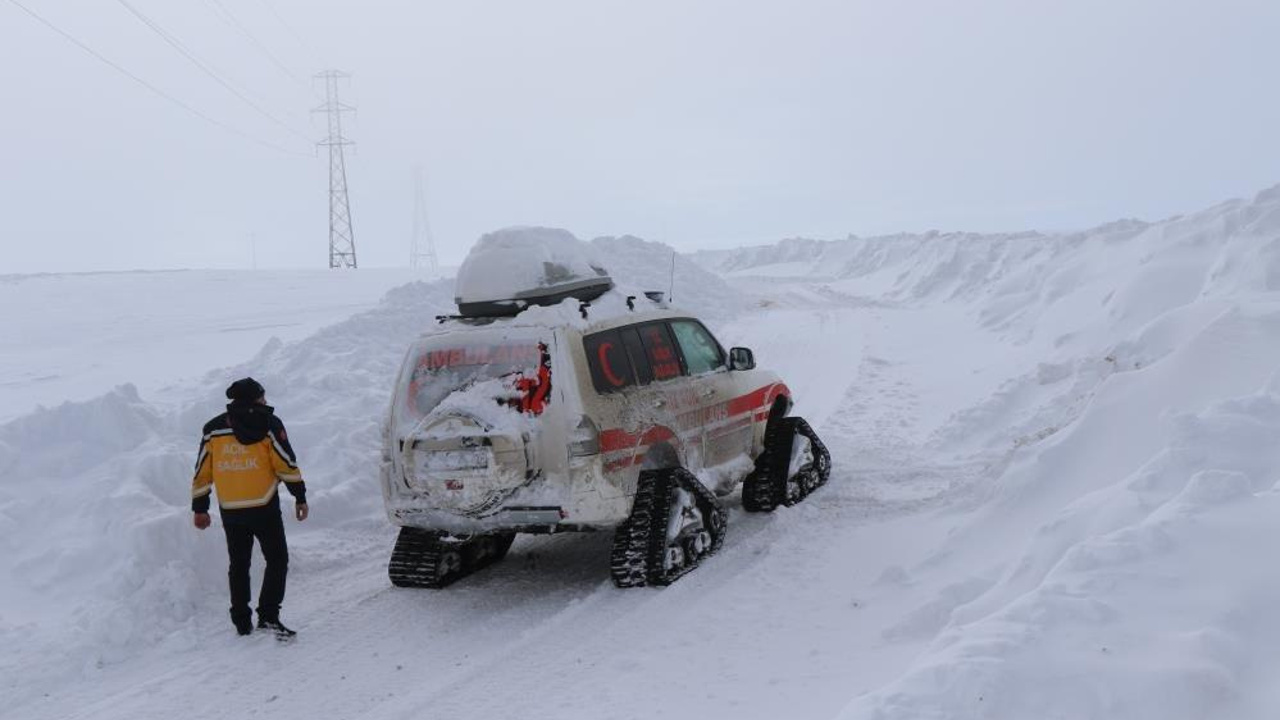 Dağları Aşan paletli Ambulanslar Hastaların İmdadına Yetişiyor