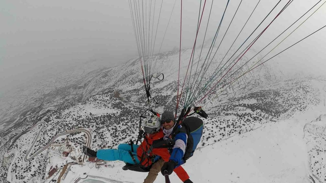 Ergan Dağı’nda Adrenalin Dolu ’Göl Manzaralı’ Yamaç Paraşütü