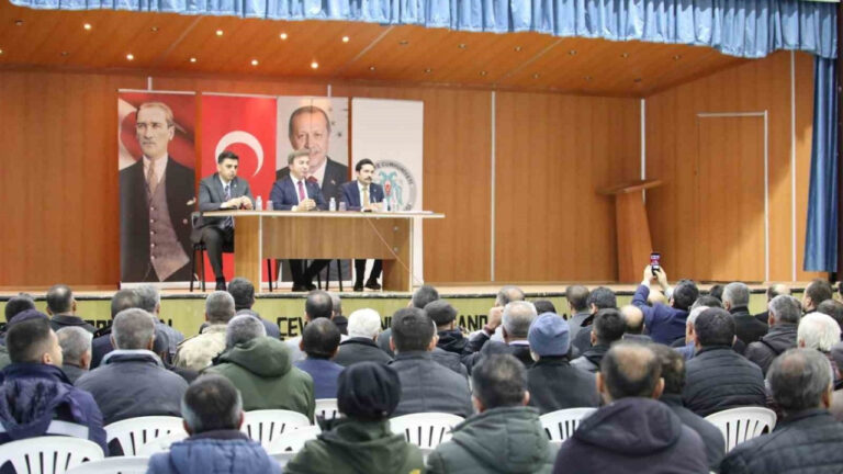 Vali Aydoğdu, Refahiye’de köy muhtarlarıyla bir araya geldi