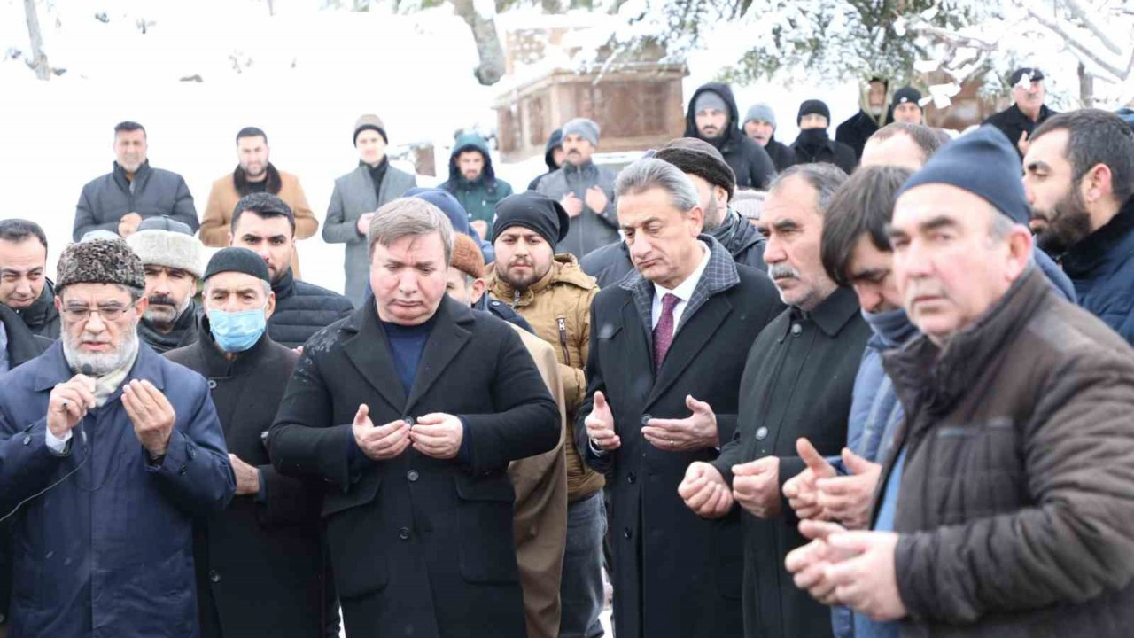 Erzincan Valisi Aydoğdu’nun babaannesi son yolculuğuna uğurlandı