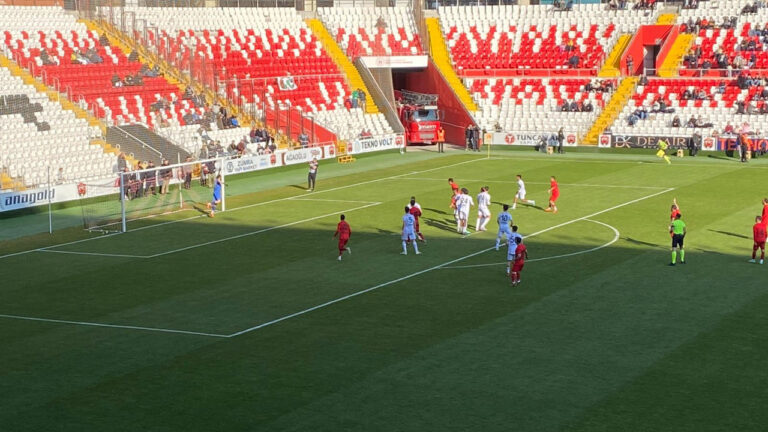 Erzincanspor Denizlisporu eli boş gönderdi; 1-0