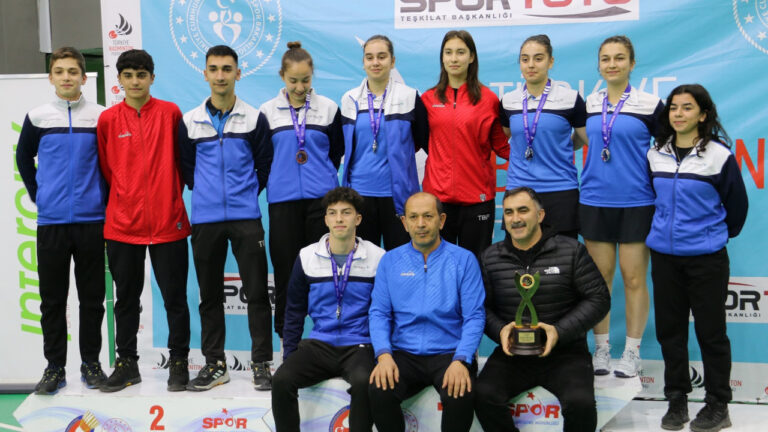 Erzincanlı Badmintoncular Türkiye 2.cisi oldu