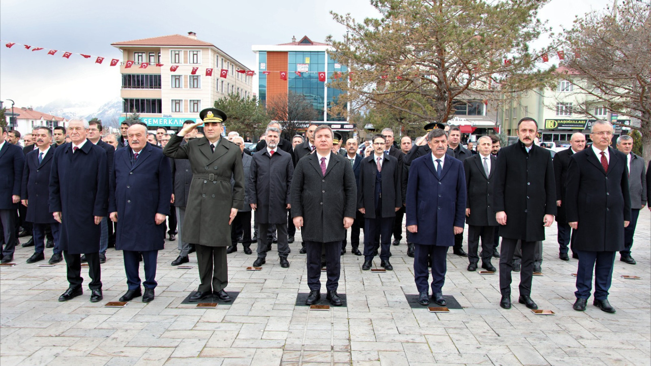 Çelenk Sunma Töreni Düzenlendi