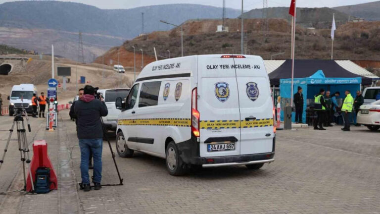 Erzincan İliç’te toprak kaymasının meydana geldiği maden ocağının çevre izin ve lisans belgesi iptal edildi