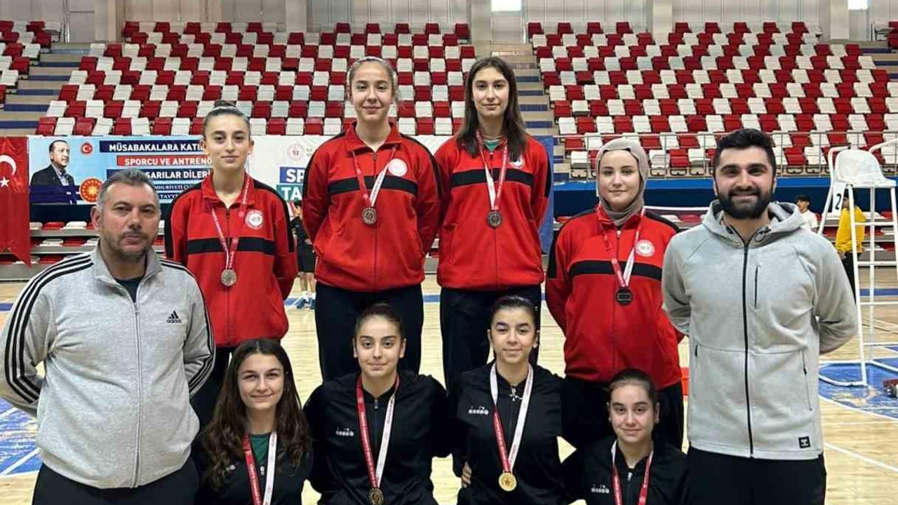 Erzincanlı badmintoncular Ağrı’dan başarıyla döndüler