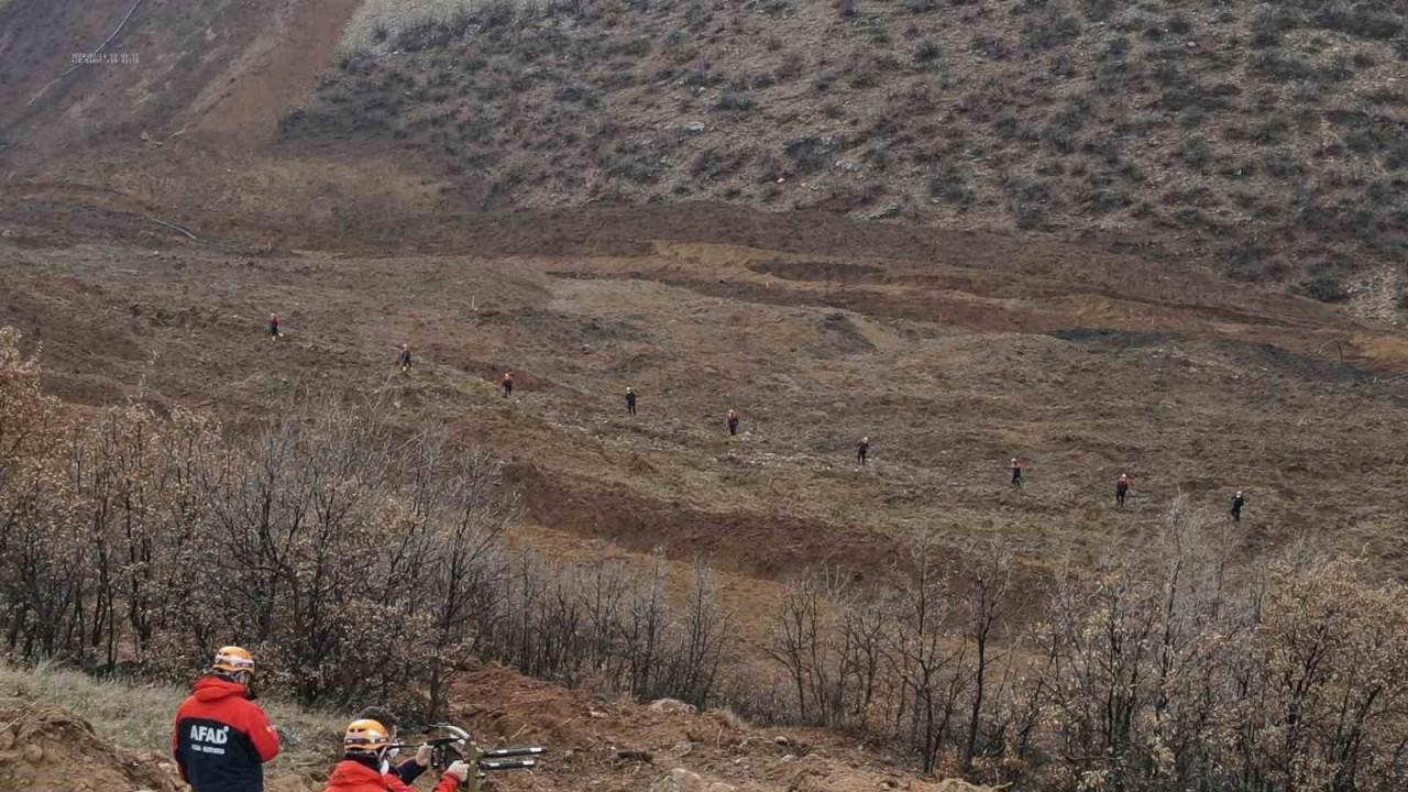 İliç’te toprak altında kalan 9 işçiyi arama çalışmaları dron ile görüntülendi