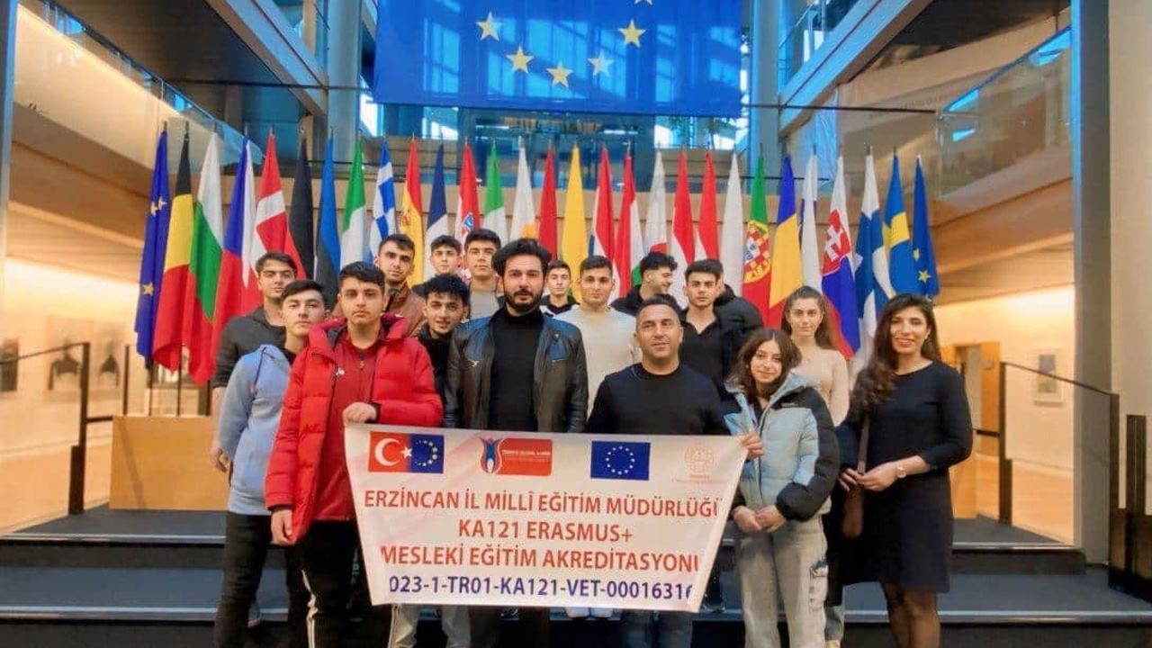 Erzincanlı Öğrenciler “Erasmus” Kapsamında Fransa’ya Gitti