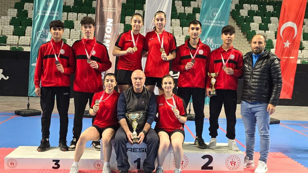 Anadolu Lisesi Badminton Takımı Türkiye Şampiyonu Oldu