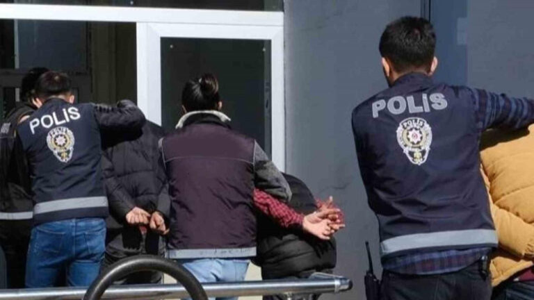 Avrupa ülkelerine gitmek isteyenleri dolandıran 3 şüpheli, Erzincan’da yakalandı