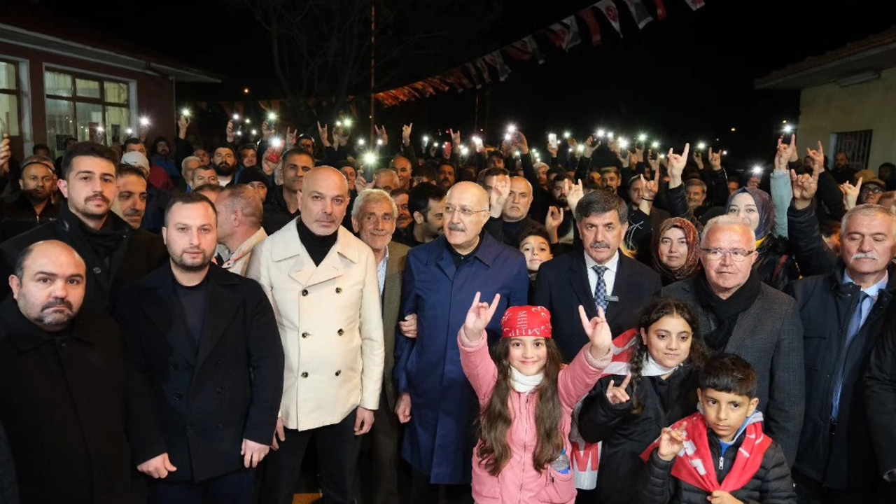 Başkan Aksun İzzetpaşa Mahallesinde Coşkuyla Karşılandı