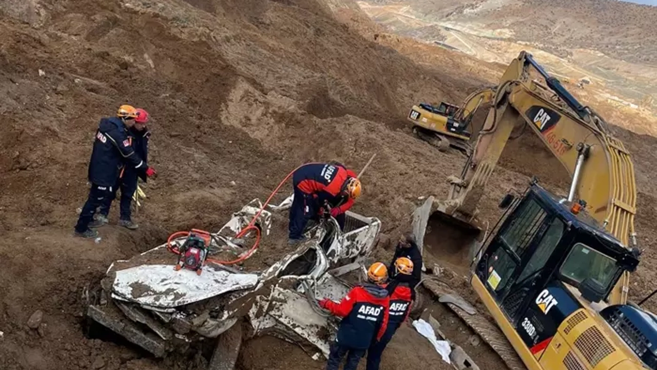 Madende Bulunan Araçtan İşçiler Çıkmadı