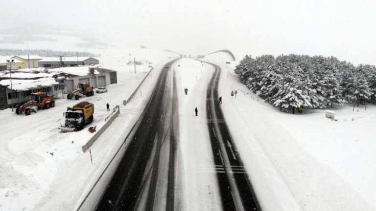 Freni patlayan TIR, korku yaşattı!