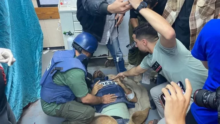 İsrail Saldırısında Gazeteciler Yaralandı, Dünya Sadece İzliyor
