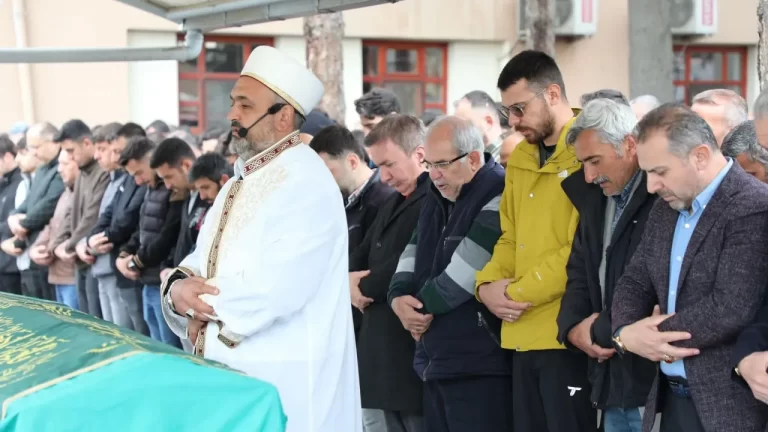 Dualar Arasında Son Yolculuğuna Uğurlandı