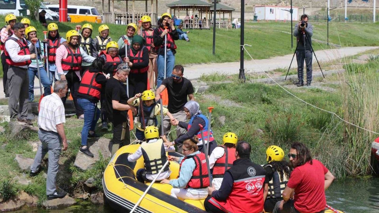 Engelli Vatandaşlara Yönelik Paraşüt ve Rafting Etkinliği Düzenlendi