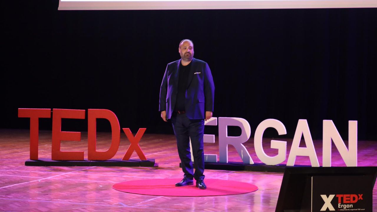 TEDxErgan etkinliğinde “Kuşaklar Arası Liderlik Değişimi” Anlatıldı