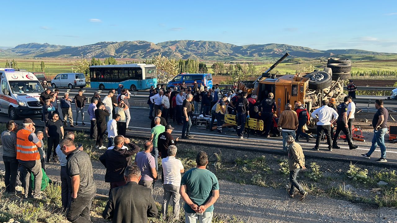 Erzincan- Sivas Karayolunda Kaza; 1 Ölü 2 Yaralı