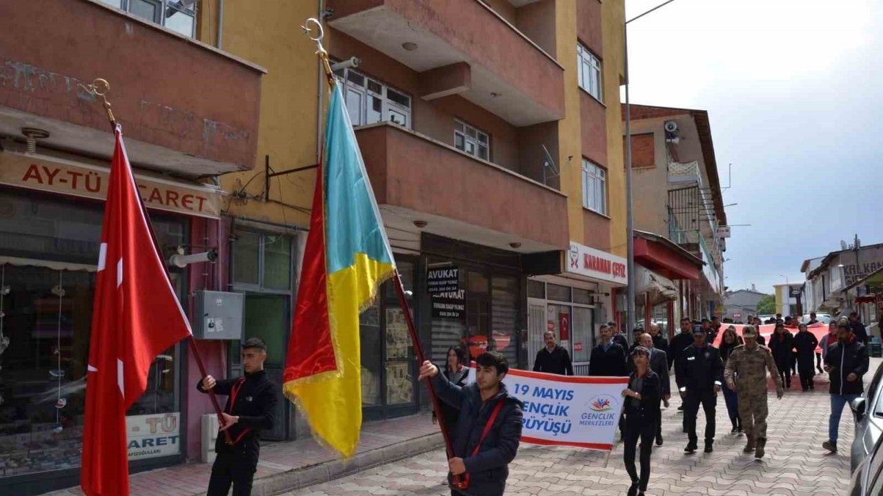 Tercan’da Gençlik Yürüyüşü Yapıldı