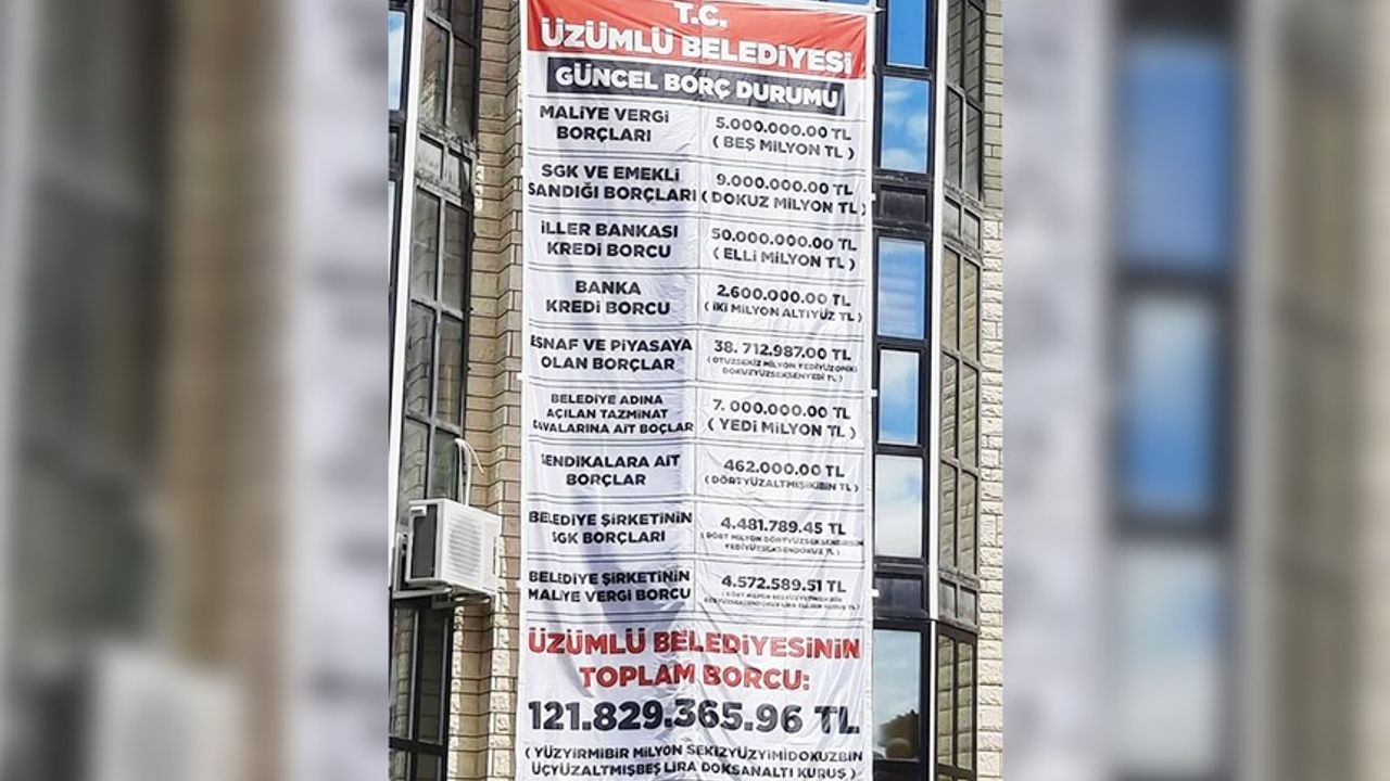 Üzümlü Belediyesi’nin Borçları Belediye Binasına Asıldı