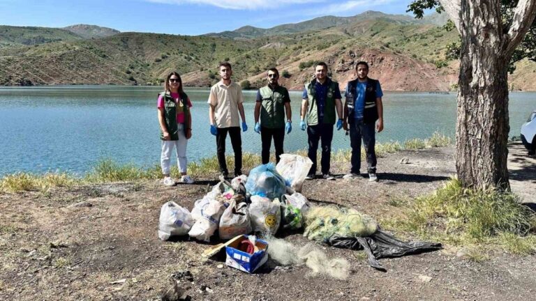 Su Kaynaklarını Korumak İçin Çöp Topladılar