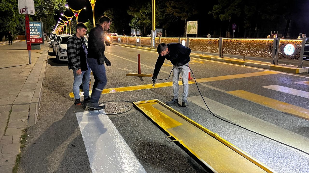 Yaya Geçidi Çizgileri Yenileme Çalışması