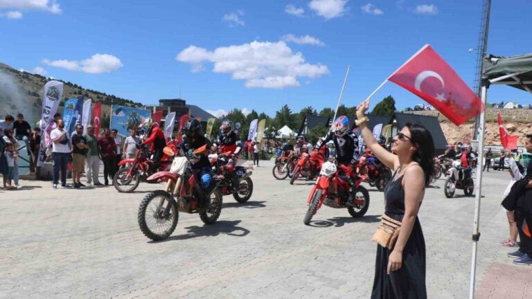 Erzincan Ergan Dağında Renkli Festival