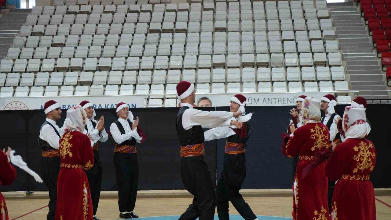 Kars Halk Oyunları Ekibi Bölge  1. Si Oldu