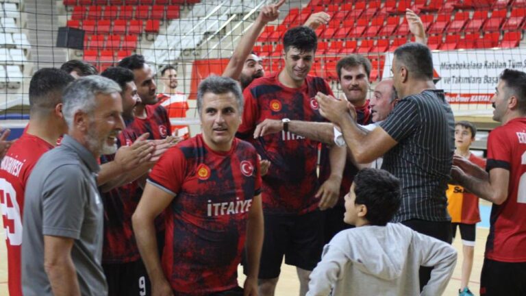 Kurumlar Arası Voleybol Turnuvasında Heyecan Dorukta