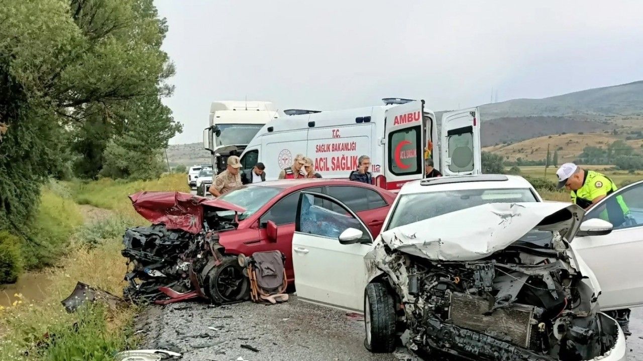 Refahiye’de  trafik kazası: 4 yaralı