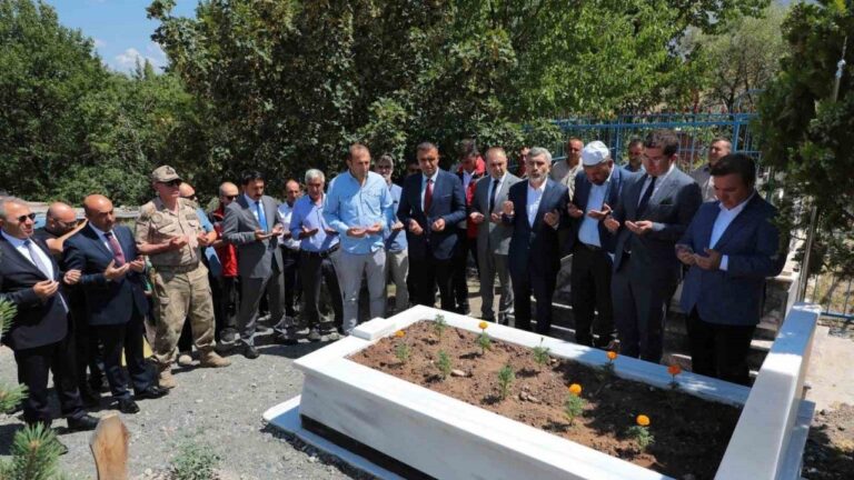 Şehit İsmail Güven’e bayrak asma merasimi düzenlendi