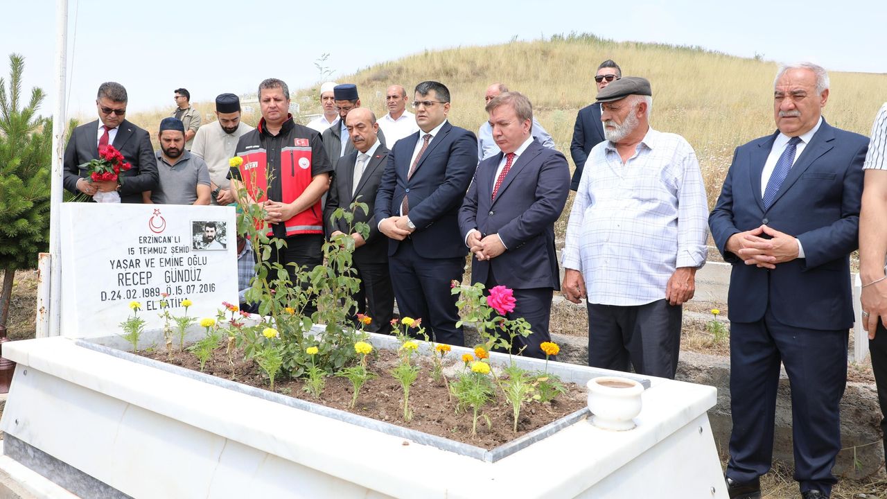 Demokrasi Şehidi Recep Gündüz’ün Mezarına Ziyaret