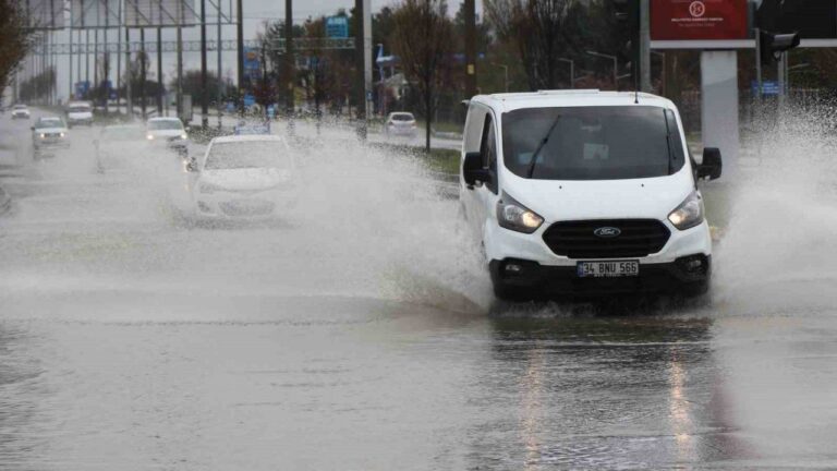 Yağış Sonrası Yollar Yine Sele Döndü